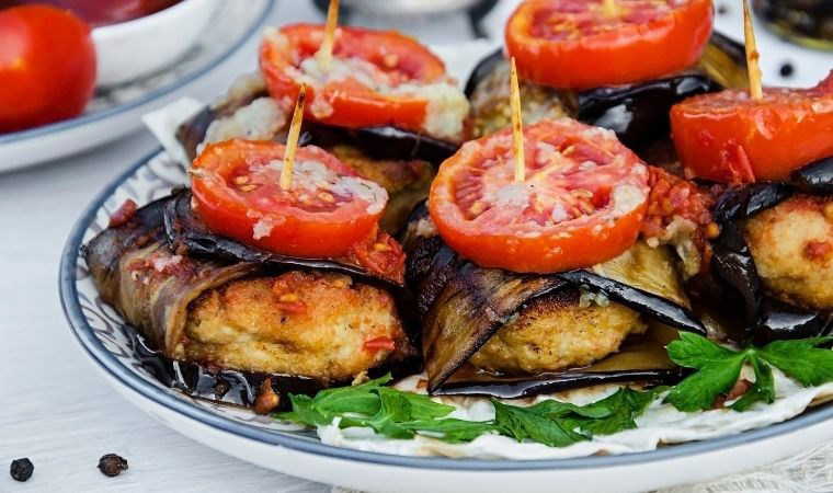 Lokum gibi pişen lezzet: Fırında patlıcan kebabı tarifi