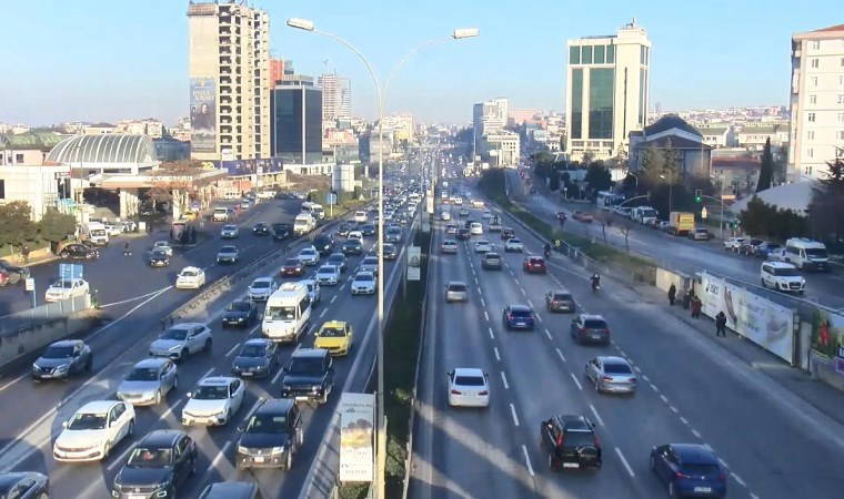 Kar gitti, İstanbul trafiği geri döndü
