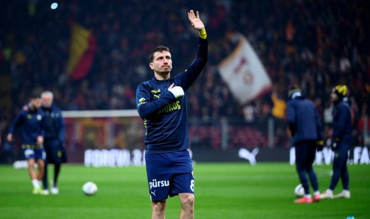 Tribünlerin önüne gitti