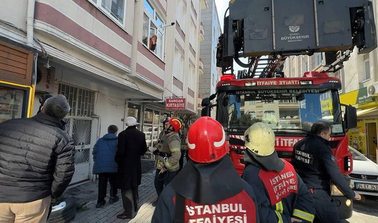 Avcılar’da ilginç olay! Eşi kapıyı açmayınca itfaiye pencereden girdi