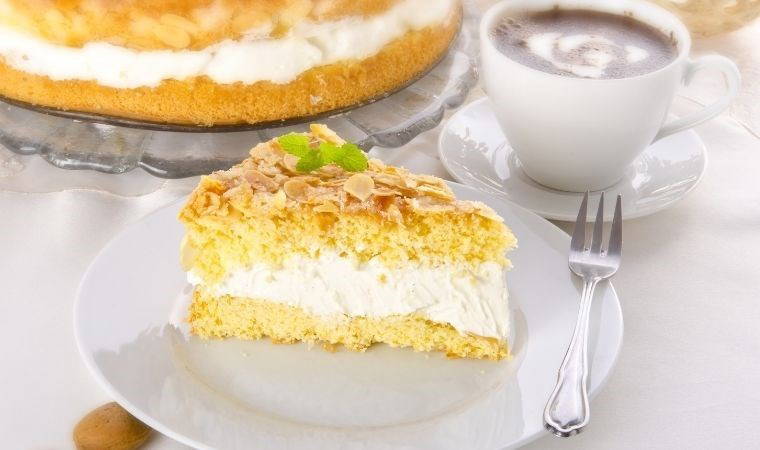 Şerbetli tatlıların gözdesi: İrmikli perde tatlısı tarifi