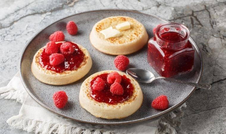 İngiliz kahvaltılarının vazgeçilmez lezzeti: Crumpet tarifi