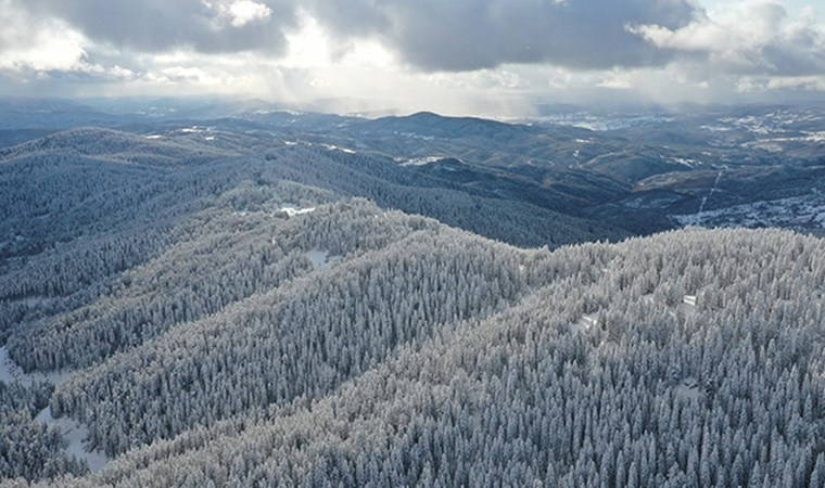 Karla kaplanan Ballıdağ, doğa fotoğrafçılarının yeni gözdesi oldu