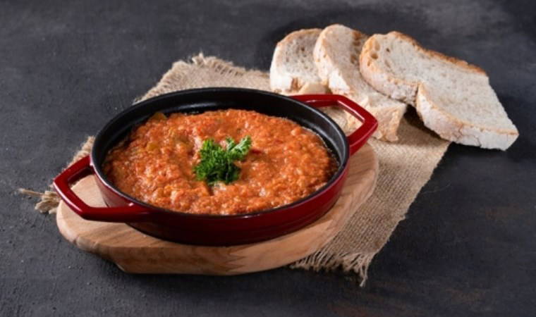 Kahvaltıların en sevilen yemeği: Menemen tarifi