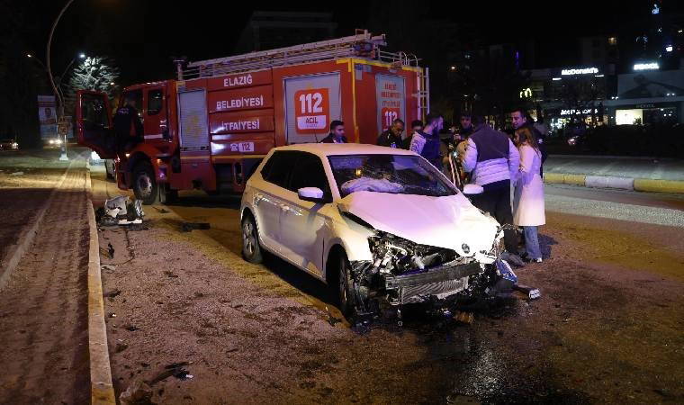 Elazığ’da iki otomobil birbirine girdi... Yaralılar var!