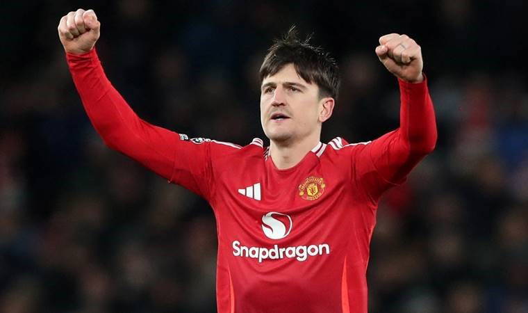 Manchester United 10 kişi kaldığı maçta Harry Maguire ile güldü!