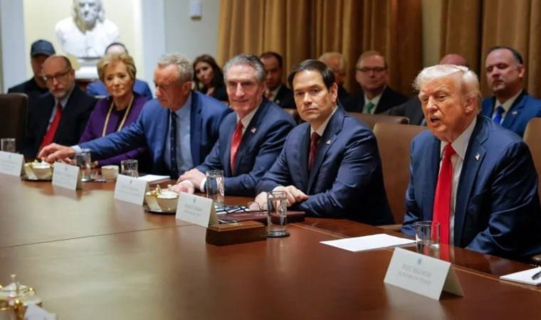 Trump'tan ilk kabine toplantısında sert sözler: 'ABD'yi mahvetmek için kuruldu!'