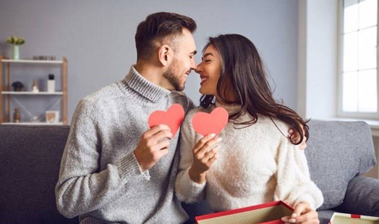 Beden dili uzmanları açıkladı: Bu 5 işaret birinin size aşık olduğunu gösteriyor