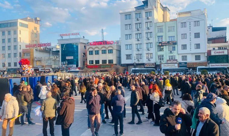 Öcalan’ın PKK’ya silah bırakma çağrısı Diyarbakır’da dev ekrandan takip edildi