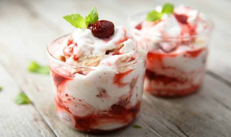 Kışın serin lezzeti Eton Mess tarifi: Tatlı krizlerinde ferahlatan pratik çözüm...