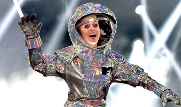 ABD'li şarkıcı Katy Perry uzaya gidiyor! Jeff Bezos'un şirketiyle anlaştı