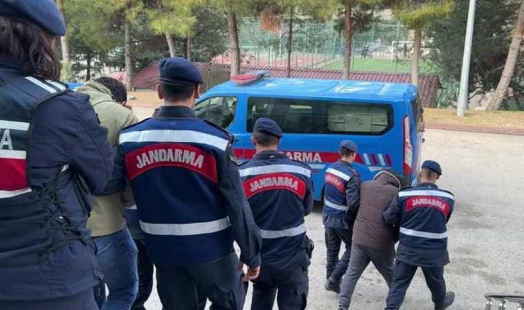 Sahte çeklerle 17 milyon TL'lik dolandırıcılık yapan 2 şüpheli tutuklandı