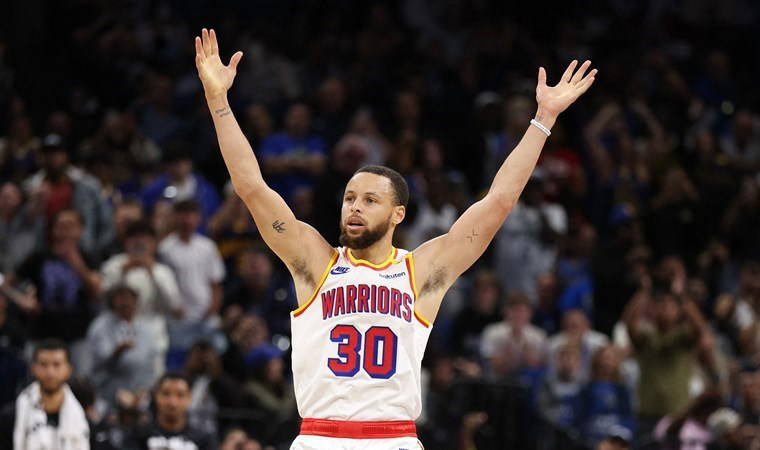 Stephen Curry'den 56 sayılık sıra dışı performans