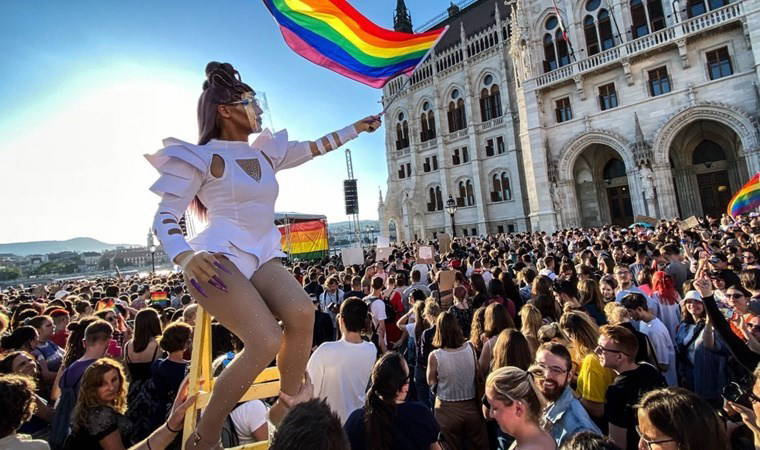 Macaristan'da LGBT yürüyüşleri yasaklandı
