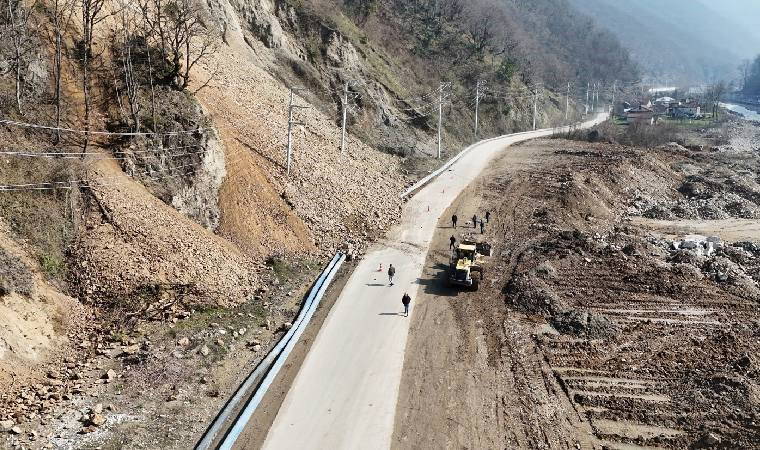 Düzce'de heyelan... 6 yerleşim yerinin yolu kapatıldı!