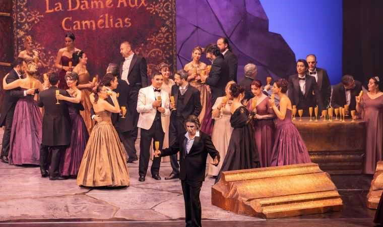İtalyan tenor Emanuele D'Aguanno 'La Traviata' operasıyla sanatseverlerle buluştu
