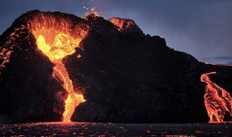 Ege Denizi’nde 400’ü aşkın deprem… Uzmanından ‘yeni volkanik aktivite’ uyarısı: Türkiye’yi etkiler mi?