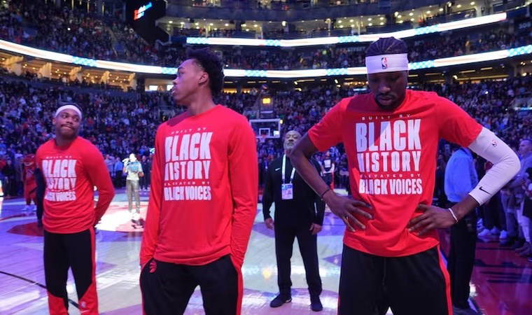 Kanadalı taraftarlar NBA maçında ABD ulusal marşını yuhaladı