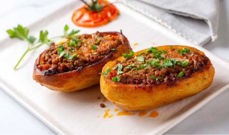 Akşam yemeği için kurtarıcı bir tarif: Üstelik 20 dakikada hazır! Enfes patates karnıyarık tarifi...