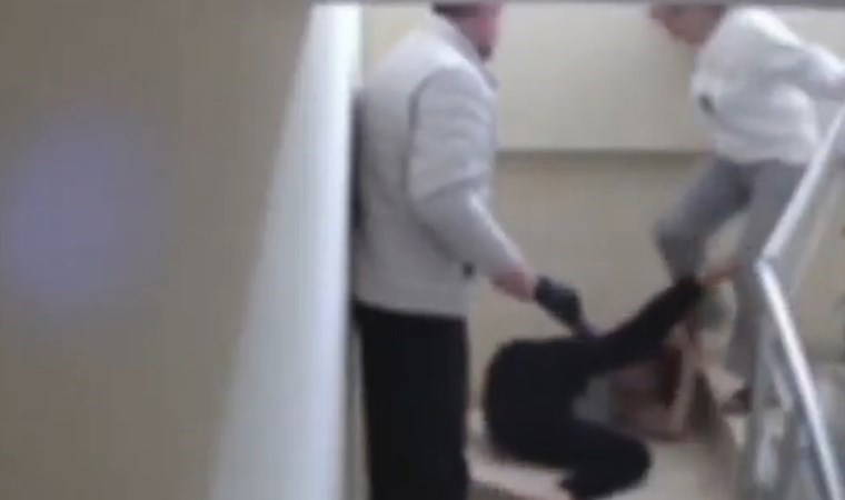 Engelli çocuklarını merdivende darbeden anne ve baba serbest!