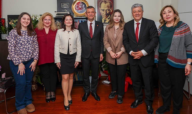 Özgür Özel'den Mustafa Balbay'ın kızı Yağmur Balbay’ın avukatlık bürosuna ziyaret