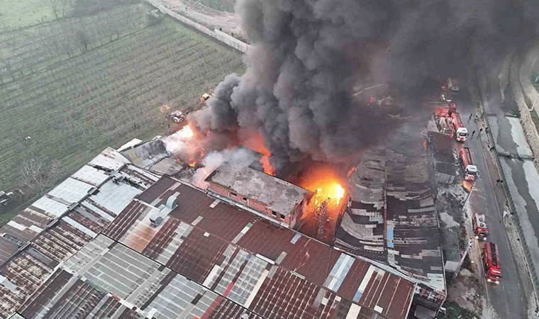 Yanan geri dönüşüm fabrikası ruhsatsız çıktı