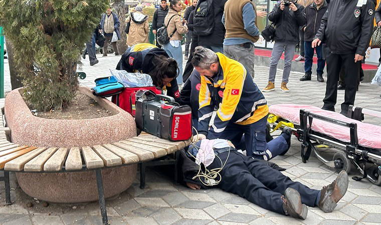Eskişehir'de hareketli anlar: Yürürken kalp krizi geçirdi, kalp masajıyla hayata döndü