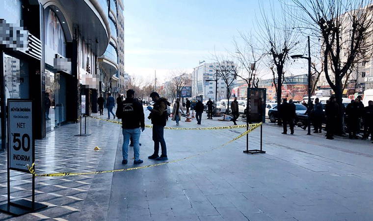 25 yaşındaki kadın iş merkezinin 7'nci katından düşerek hayatını kaybetti!