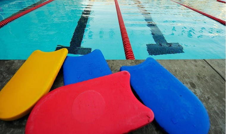 Alkol içtikten sonra havuza düşen öğretmen, meslekten men edildi