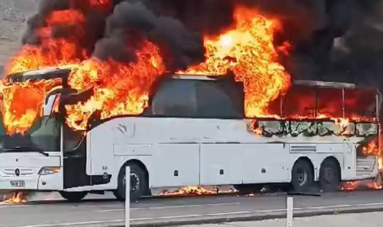 Batman'da panik anları! Yolcu otobüsü alev alev yandı: Yolcular tahliye edildi