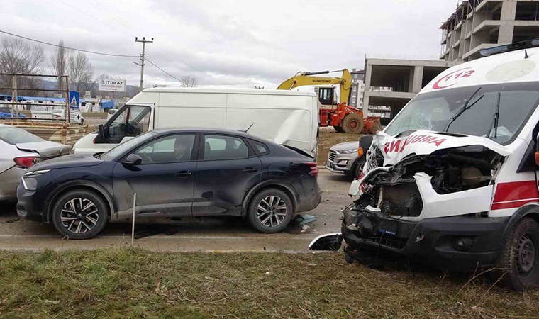 'Gizli buzlanma' kaza getirdi! Kastamonu'da 7 araç birbirine girdi: 1 yaralı