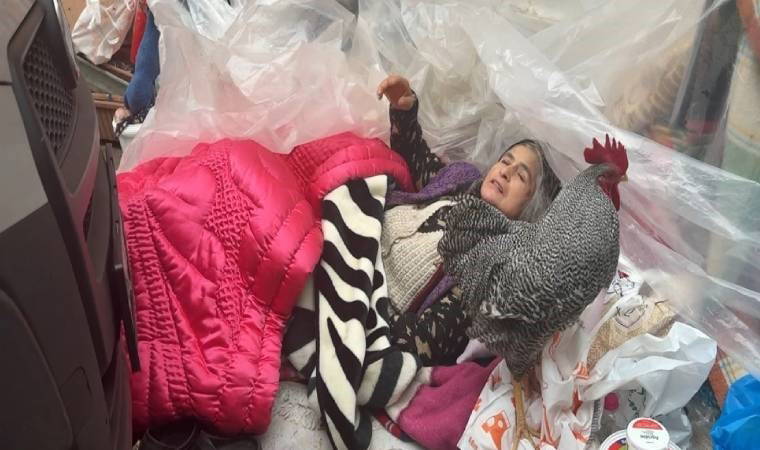 Avcılar'da çöp ev vakası! Evi pireler, fareler bastı... Kadın çöplerini alıp kaçtı