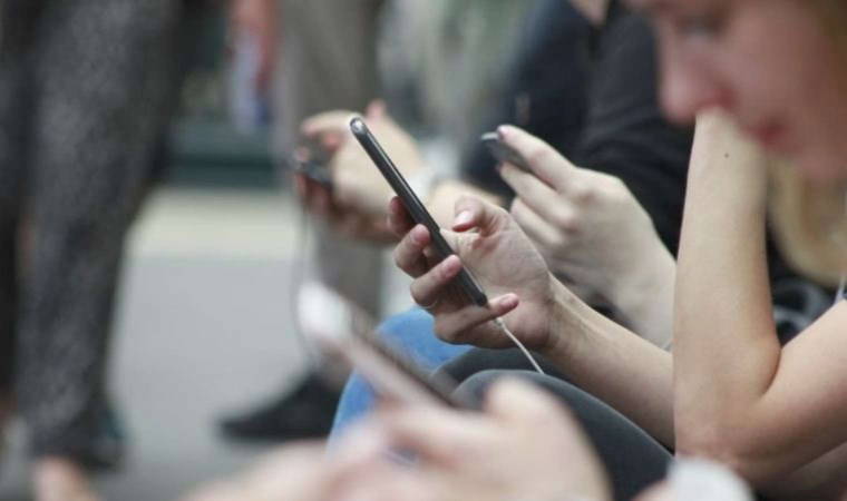 Okullarda akıllı telefon yasağı çocukların ruh sağlığını nasıl etkiliyor?