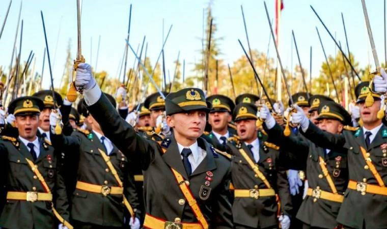 Teğmenler neden atıldı?