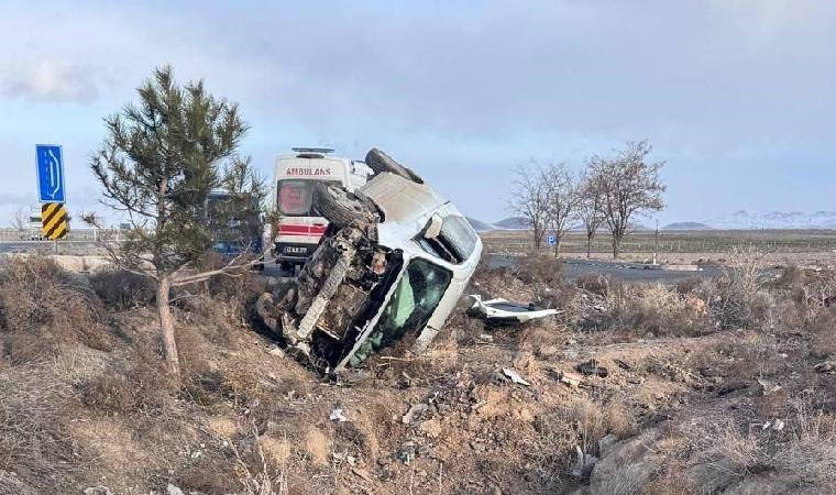 Konya'da otomobil şarampole devrildi... Yaralılar var!