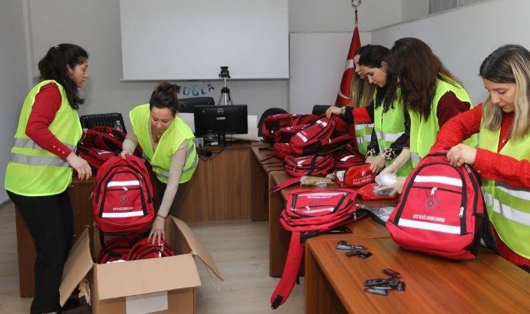 Muğla Büyükşehir Belediyesi, deprem çantası dağıttı