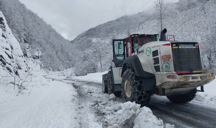 Karadeniz'de 527 yerleşim yerine ulaşılamıyor!