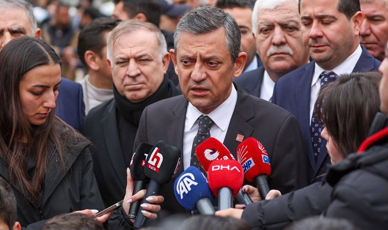 Özgür Özel'den Erdoğan'a 'Trump' göndermesi: 'Nasıl tepki göstermiyor?'