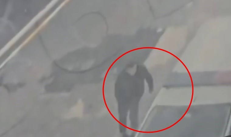 Bağcılar'da polise bıçaklı saldırı: Polis aracının kapısını açarak yaraladı!