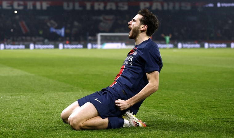 Kvaratskhelia ilk golünü attı, PSG farklı kazandı