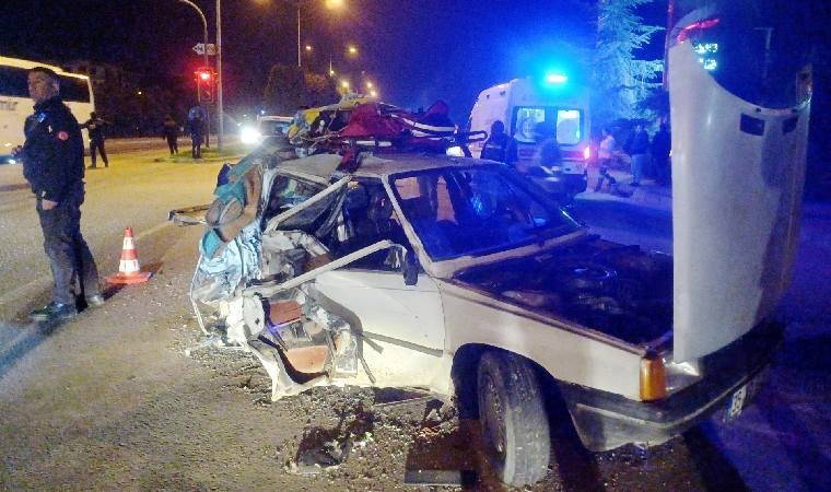 Manisa'da feci kaza... Araçlar hurdaya döndü: Yaralılar var!