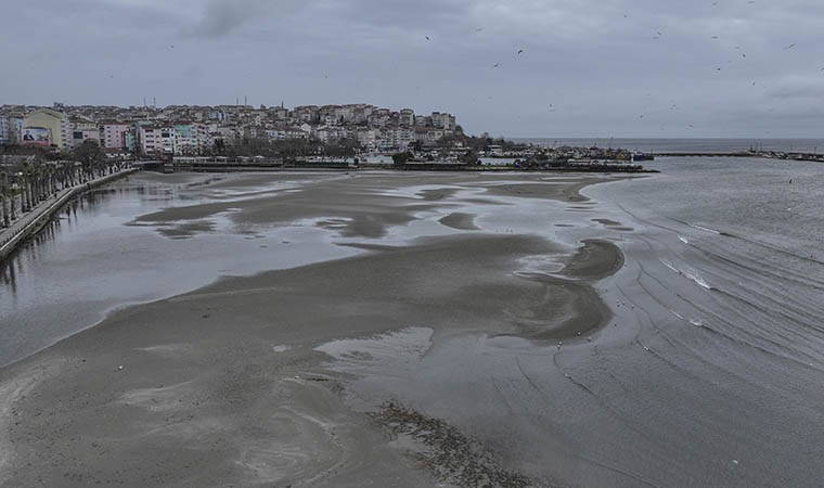 Görüntüler endişe yarattı: İstanbul'da deniz suyu çekildi