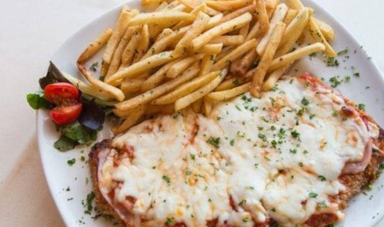 Messi'nin favori yemeği: Arjantin mutfağından Milanesa Napolitana tarifi