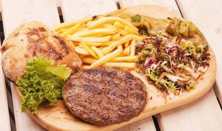 Balkanların lezzet dolu köftesi: Pleskavitsa tarifi