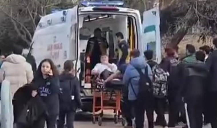 Kocaeli'nde okulun önünde öğrenciye bıçaklı saldırı!