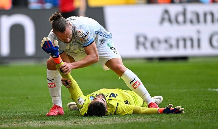 Süper Lig maçında talihsiz sakatlık: Ambulansla hastaneye kaldırıldı