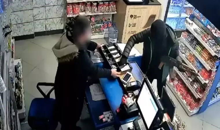 Akaryakıt istasyonuna 'oyuncak silahlı' soygun