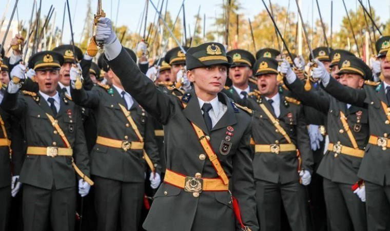 CHP'den 'kriz yönetilemedi' tepkisi: Teğmenlere sahip çıkan bir general daha istifa etti!
