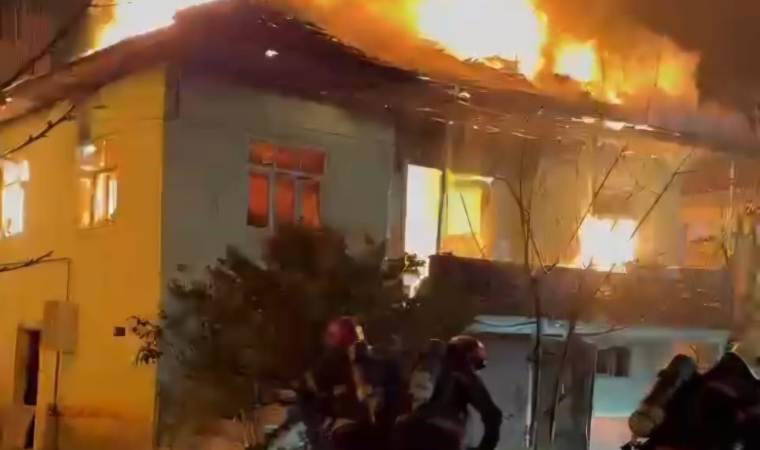 Sakarya'da yakınlarına iftara giden ailenin evi yandı