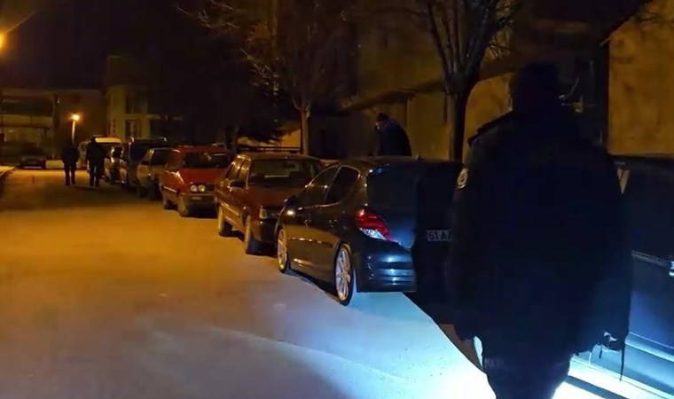 Çorum’da park halindeki 10 otomobile zarar verdiler